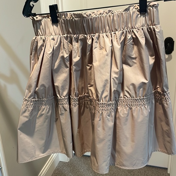 NWT khaki pleated skirt! Sz M - Picture 2 of 6